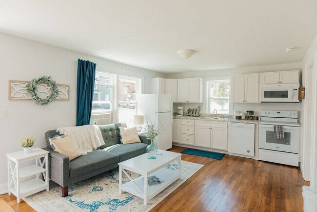 Building Photo - 905 Hill St