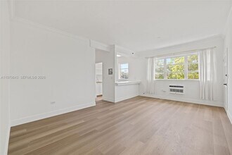 Building Photo - 4710 Pine Tree Dr