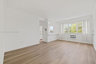 Building Photo - 4710 Pine Tree Dr