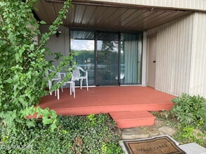 Building Photo - 6 Lakeshore Ct