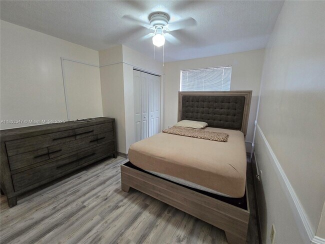 Building Photo - 9xx5 SW 155th Ct