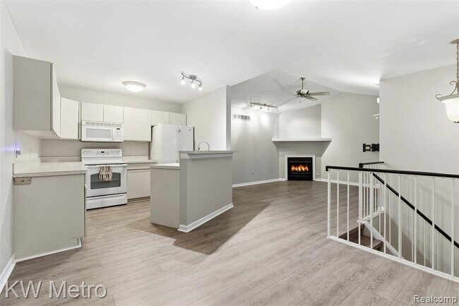 Foto del edificio - 1563 N Bywood Ave