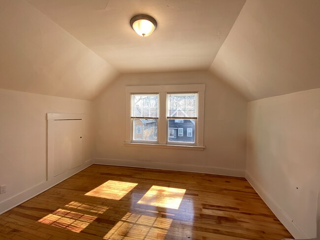 Building Photo - 155 Read St