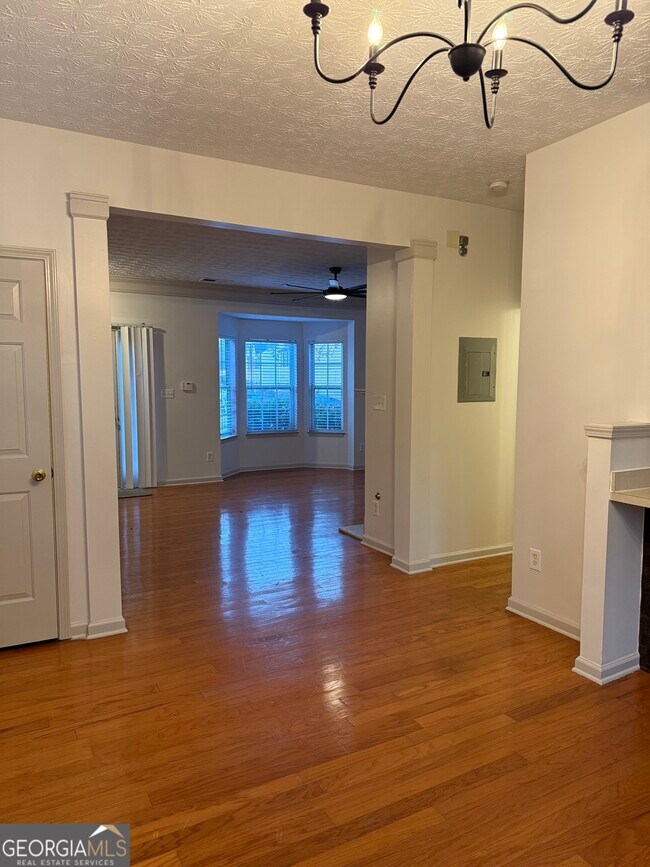 Foto del edificio - 5460 Hampton Ct