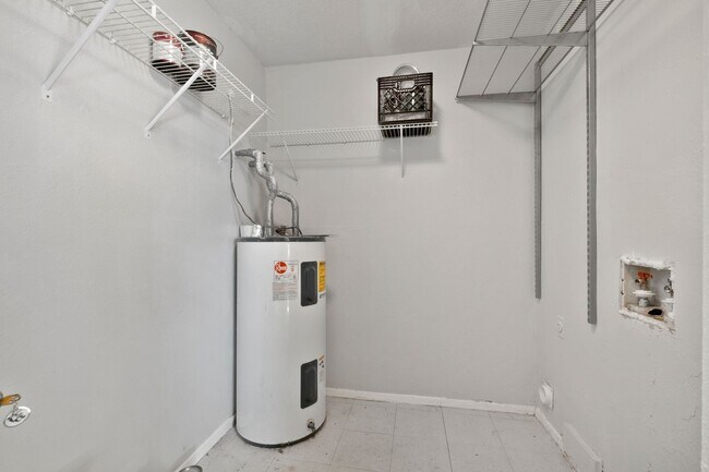 Foto del edificio - Cute 2 Bedroom, 2 Bath Condo in Northwest ...