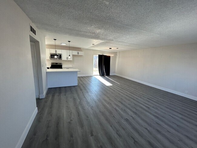 Building Photo - Single story home recently remodeled and centrally located.