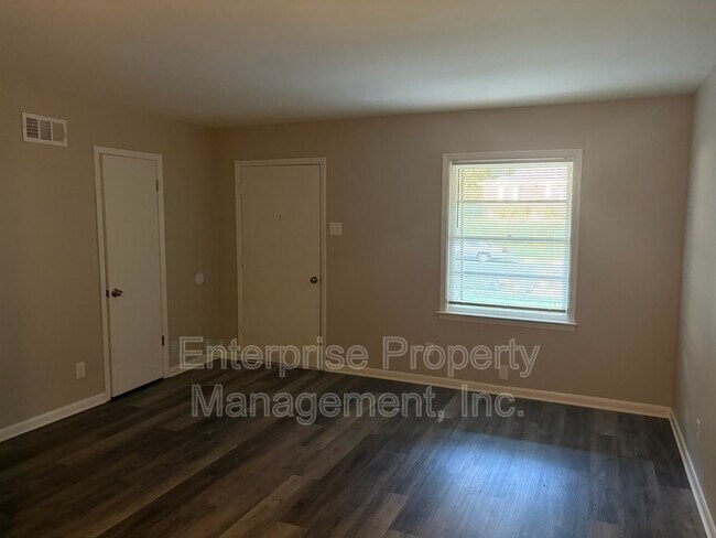 Building Photo - 3283 Frayser View Dr