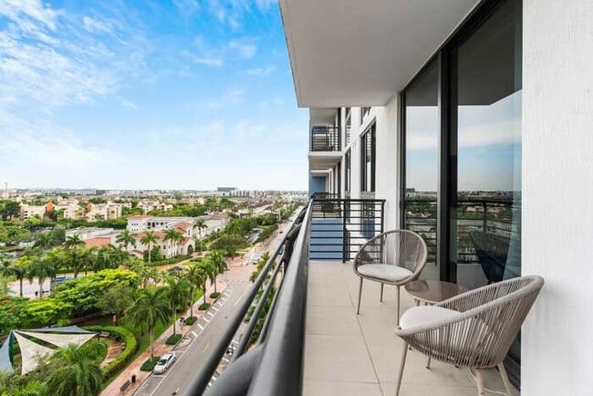 Building Photo - La Central - CityPlace Doral and across fr...