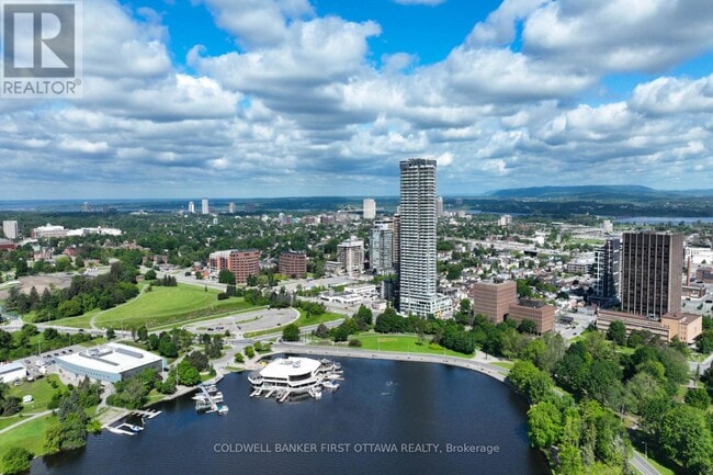 Building Photo - 805 Carling Ave