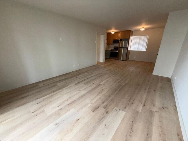 Foto del edificio - 10760 Rose Ave