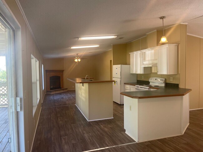 Building Photo - 4198B Log Lake Rd