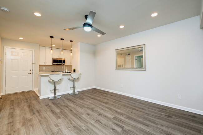 Foto del edificio - 3313 Wyndham Cir