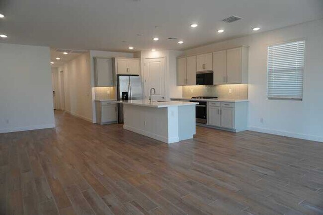 Building Photo - Brand New Home in Empire Pointe