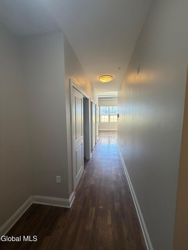 Foto del edificio - 733 Broadway