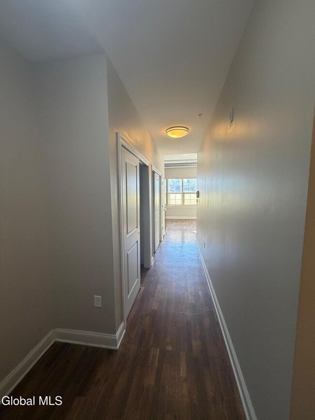 Building Photo - 733 Broadway