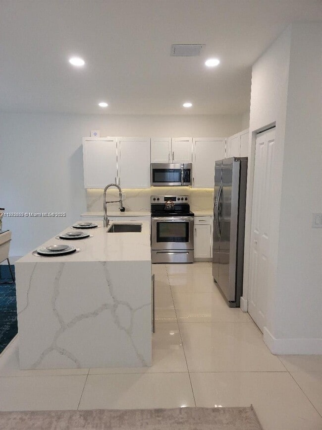 Foto del edificio - 796 NE 208th Terrace
