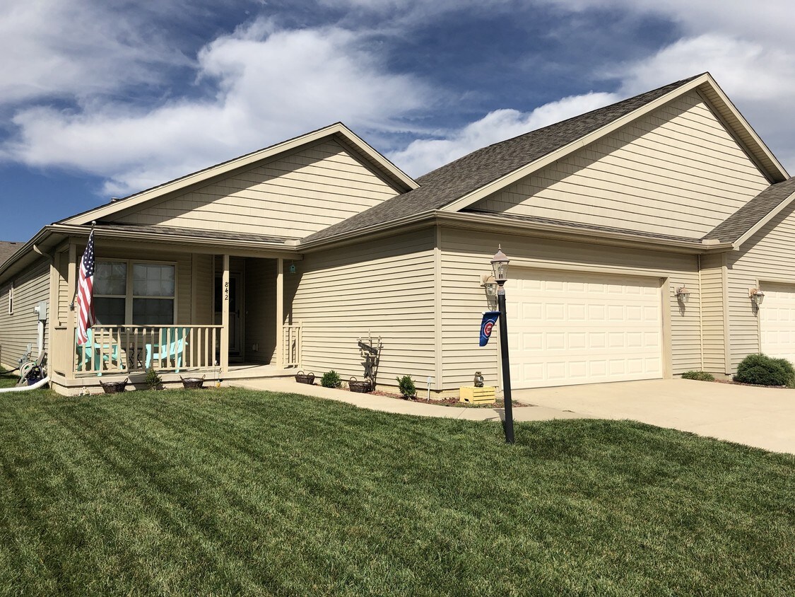 Foto principal - 826 Sedgegrass Dr