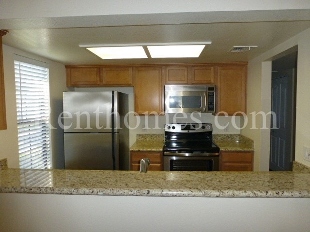 Building Photo - Rancho Bernardo, 14936 Avenida Venusto #15...
