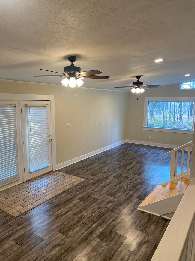 Building Photo - 7600 Pond Dr