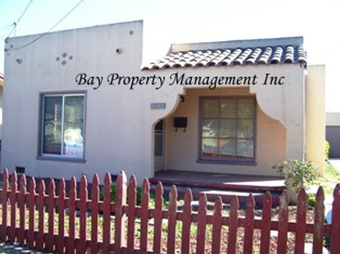 Foto principal - Remodeled 2 bedroom, 1 bathroom house- clo...
