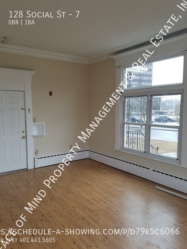 Building Photo - Charming First-floor Studio Apartment - He...