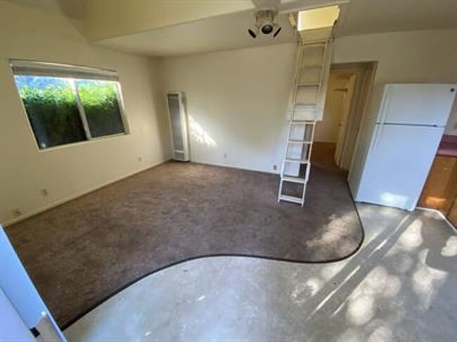 Building Photo - 1213 Spear Ave