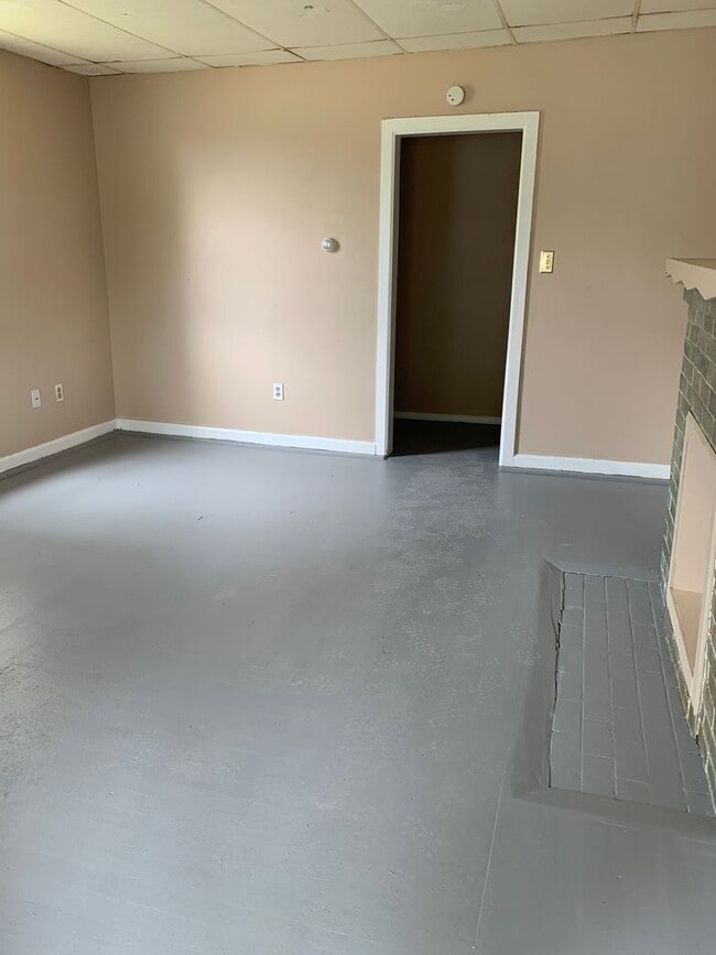 1125 Latrobe St Unit 1125, Parkersburg, WV 26101 Room for Rent in