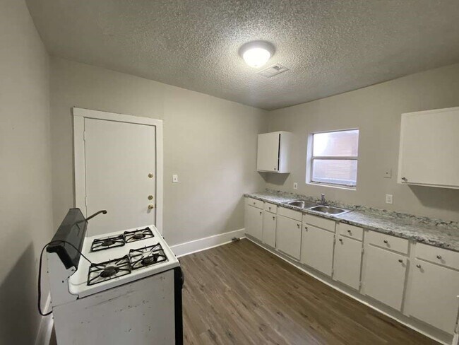Foto del edificio - 8213 E Erath St