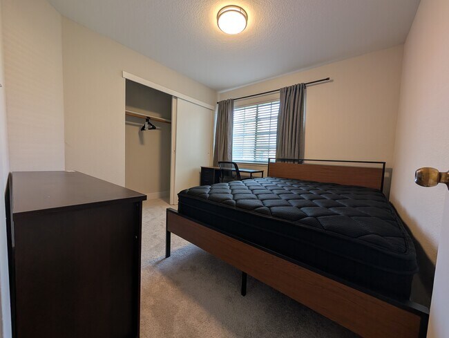 Foto del edificio - 553 Oakborough Ave
