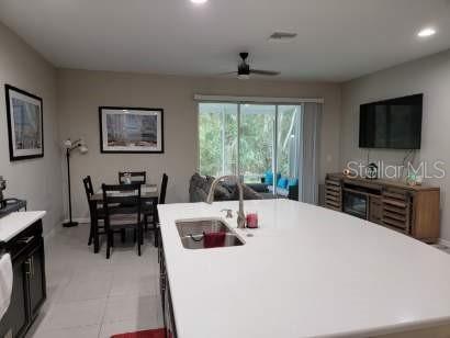 Building Photo - 10549 Oakside Dr