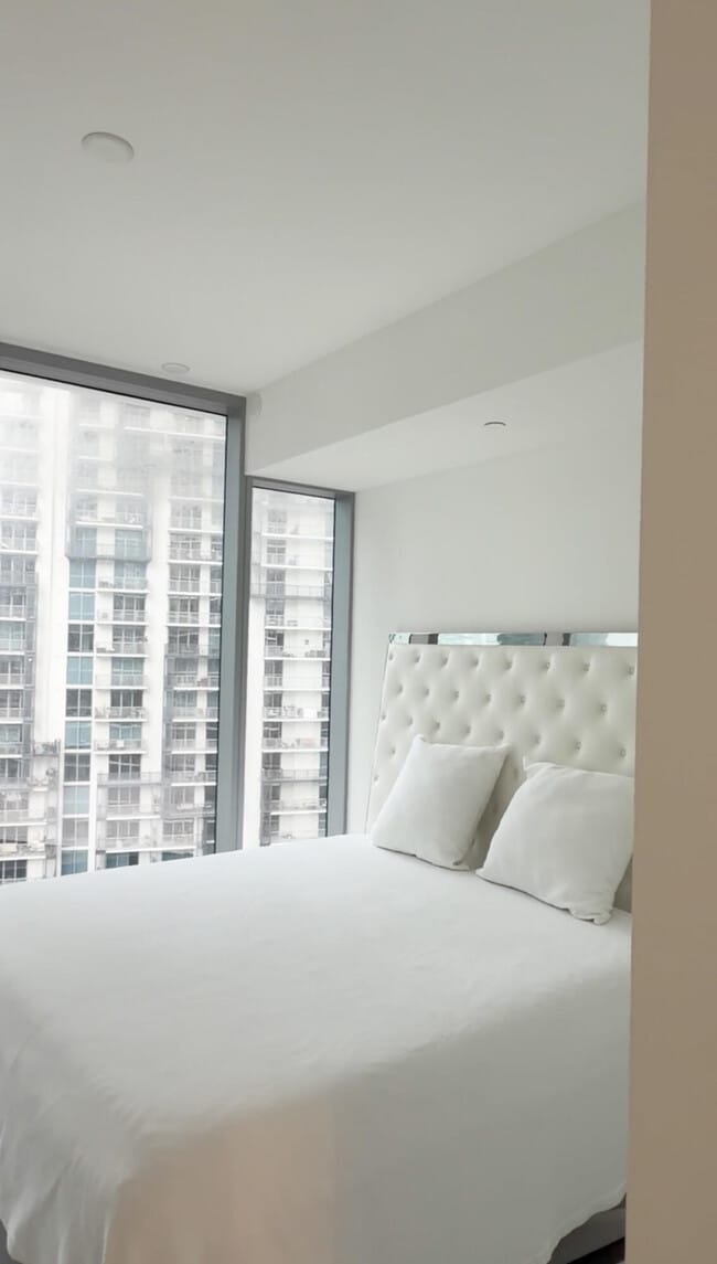 Building Photo - 300 Biscayne Blvd Way