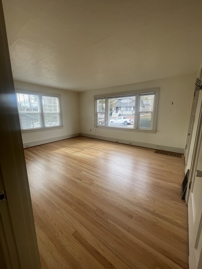 Photo - 934 NE 5th Ave (Camas, WA) House