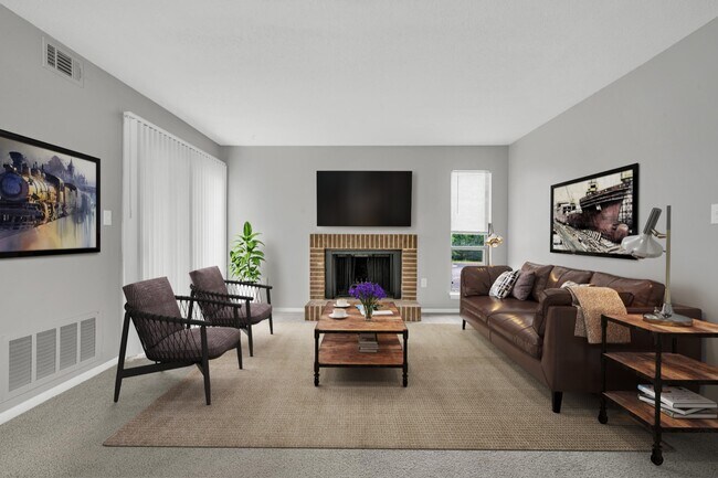 1 dormitorio renovado, sala de estar - Samara East Apartments