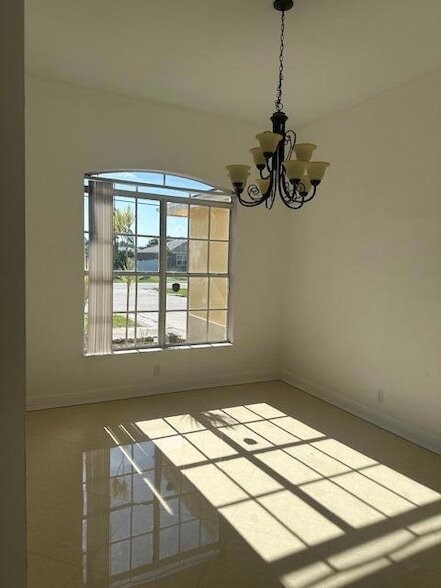 Foto del edificio - 368 NW Bayshore Blvd