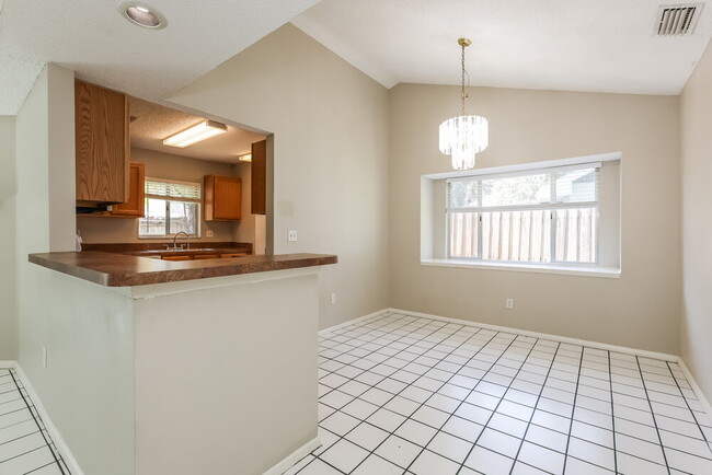 Building Photo - 2024 Shadow Pine Dr