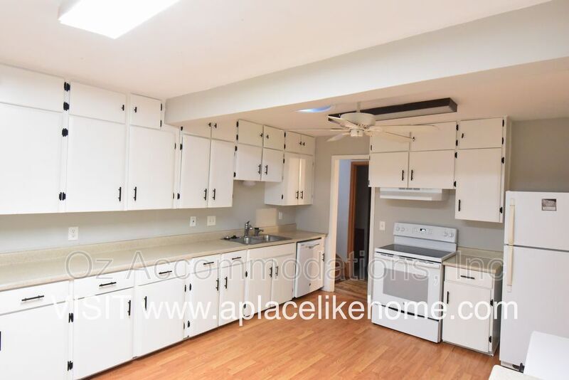 3520 W 78th St, Prairie Village, KS 66208 House Rental in Prairie