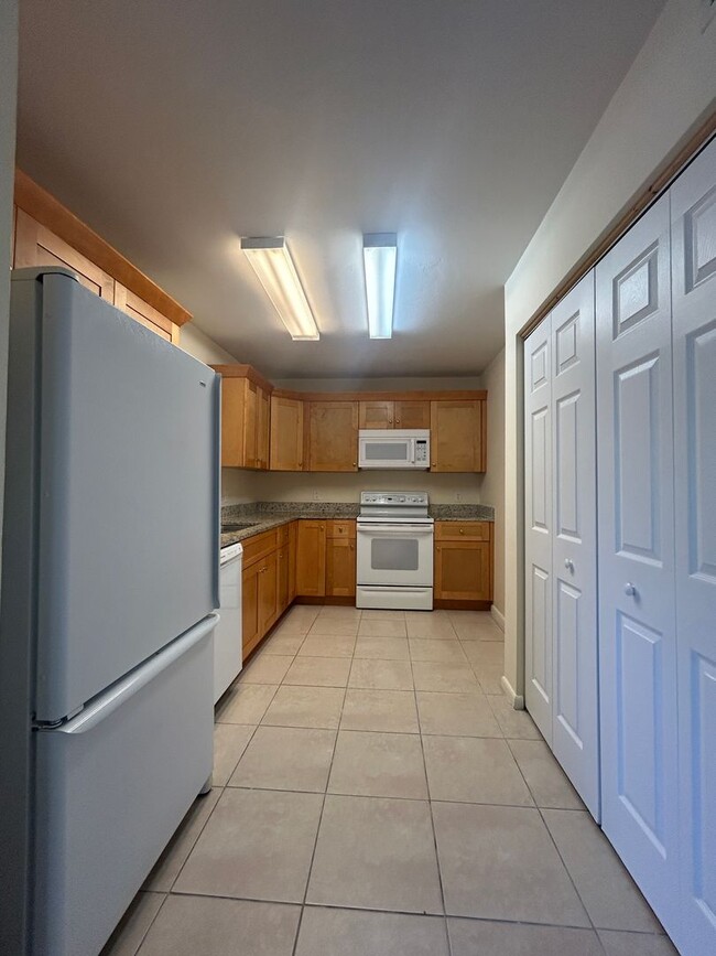 Building Photo - Super Charming 2 Bed  Duplex
