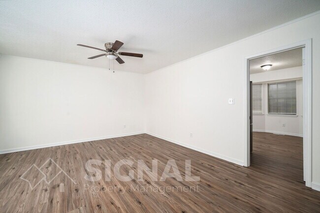 Building Photo - 1304 Shades Run Cir
