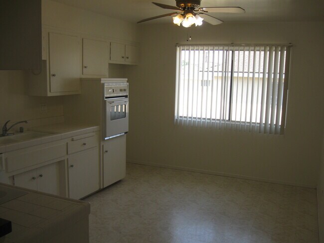 Kitchen - 12429 Breezewood Dr