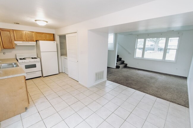 Foto del edificio - 2 Bedroom / 1 Bathroom Duplex for Rent in ...