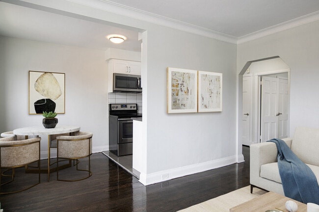 Building Photo - 1602 Bathurst Street