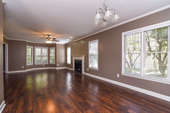 Foto del edificio - 1460 Gabriel Dr