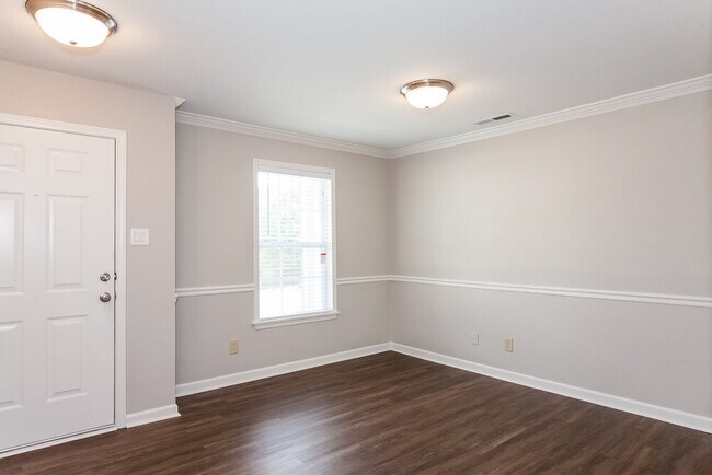 Foto del edificio - 1401 Matthew Allen Cir