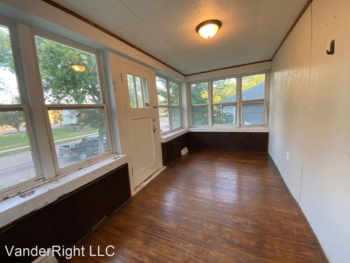 Foto principal - 3 br, 1.5 bath House - 2107 S Grange Ave