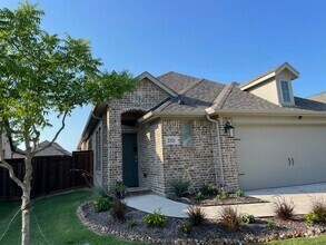 Building Photo - 2321 Birdwell Cove
