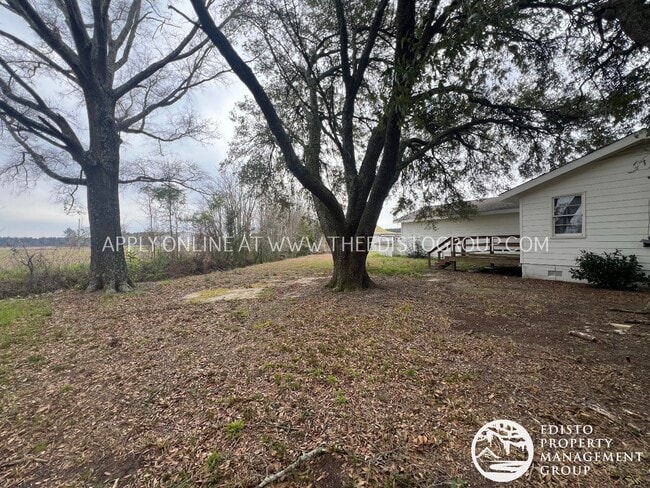 Building Photo - Spacious 2-Bedroom Country Home with Expan...