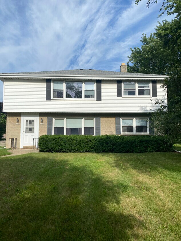 1423 N 116th St Unit 1423, Wauwatosa, WI 53226 Apartments in