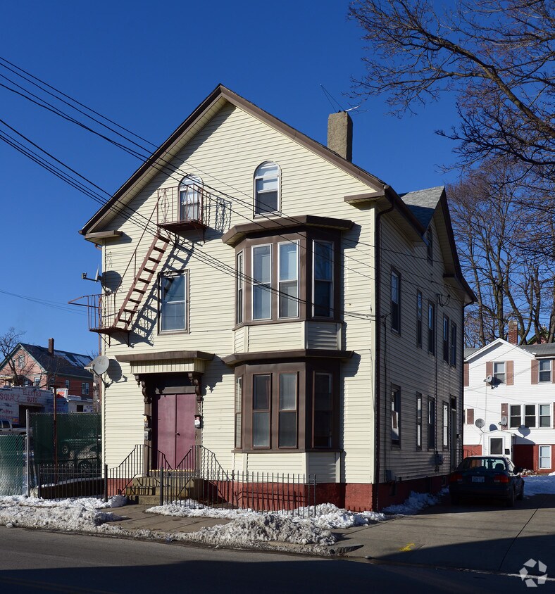 Building Photo - 343-345 Plainfield St