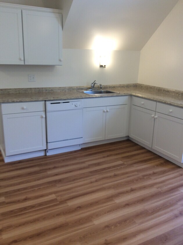 12 Everett St Unit 2, Plainville, MA 02762 Apartments in Plainville