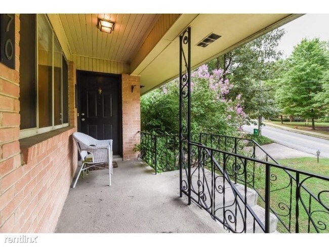 Foto del edificio - 1470 E Rock Springs Rd NE
